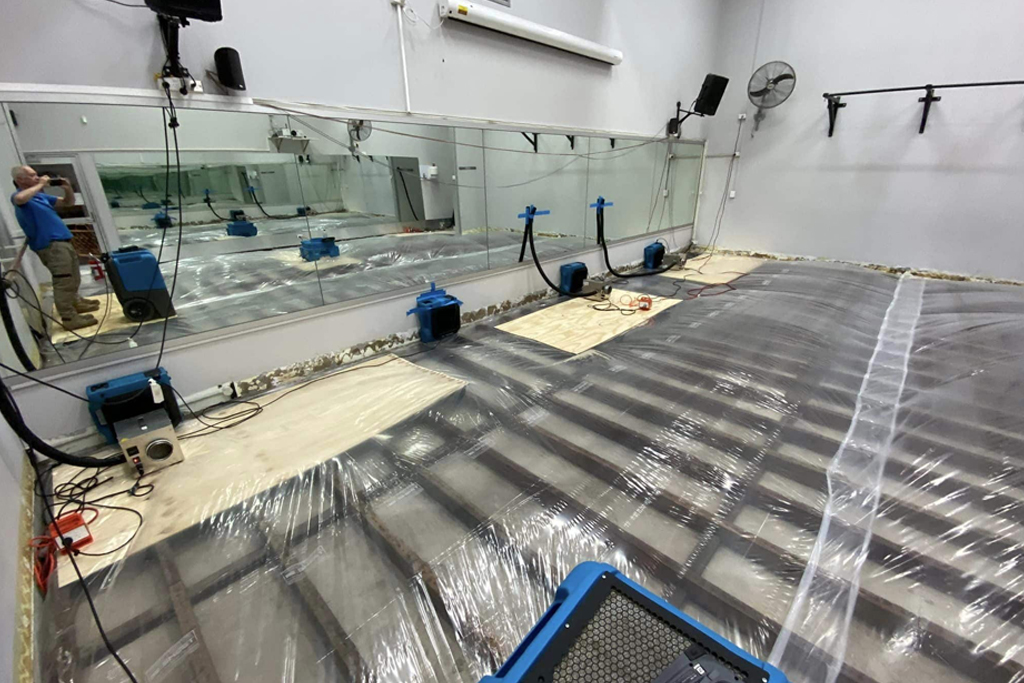 water-damage-cleanup-and-restoration-h2-03